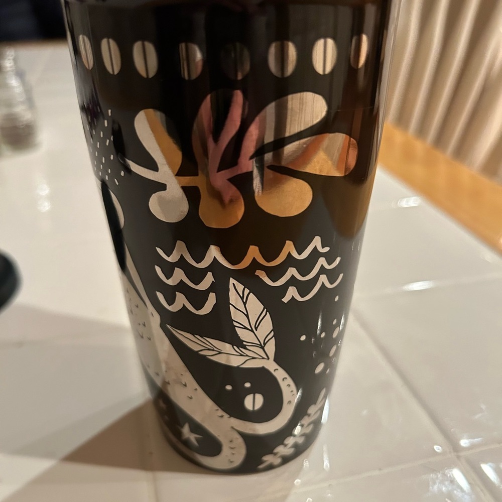 Starbucks Ltd Edition Ceramic travel Mug w/Silicone lid & iconic SB siren image!